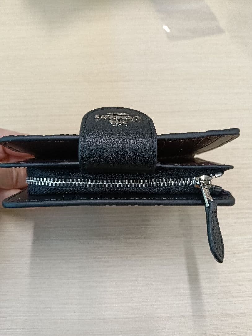 COACH エンボス加工 ブラック 2つ折り財布　美品