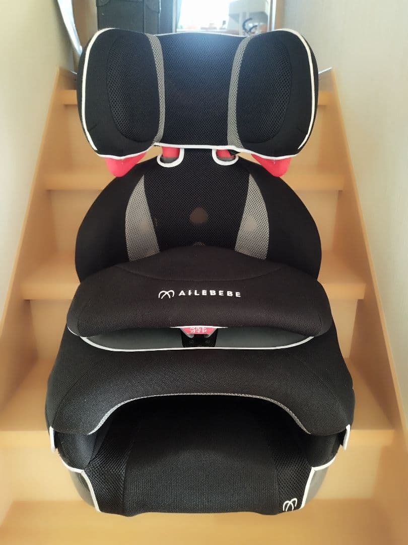 エールベベ　チャイルドシート ブラック　サラット3ステップクワトロ　ALC246