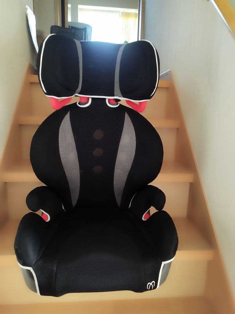 エールベベ　チャイルドシート ブラック　サラット3ステップクワトロ　ALC246