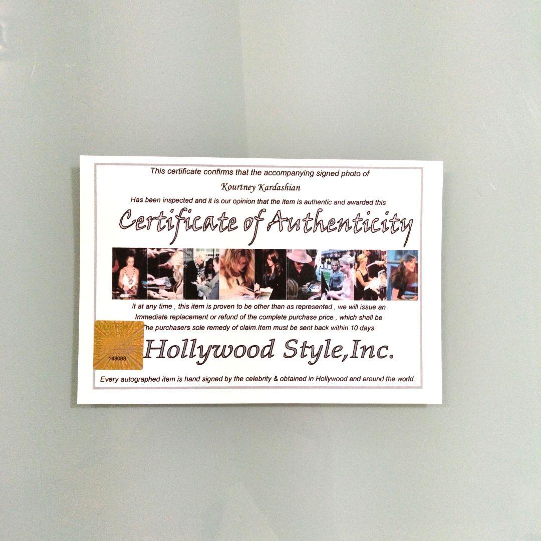 コートニー・カーダシアン直筆サイン入り超大型写真