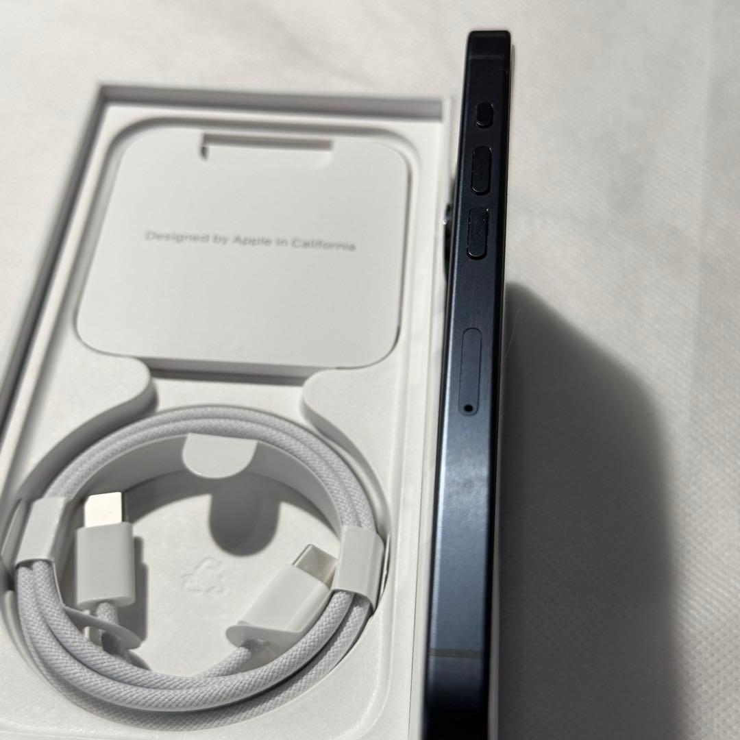 美品　iPhone15 pro ブルーチタニウム simフリー　256GB