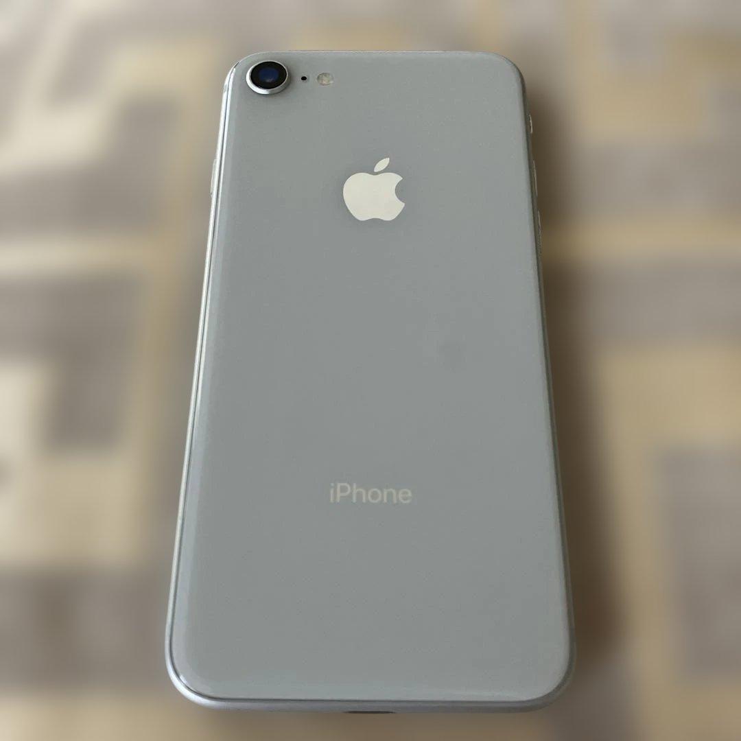 Apple iPhone 8 シルバー 本体（64GB）