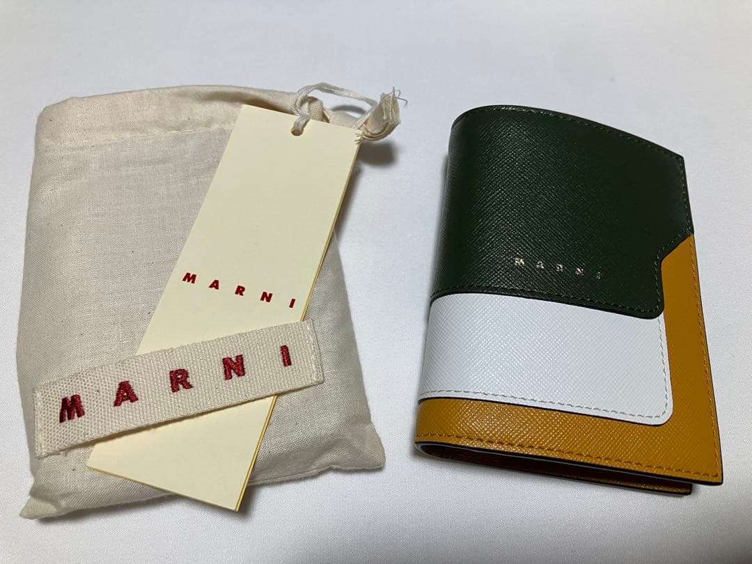 MARNI 二つ折り財布 パンプキン