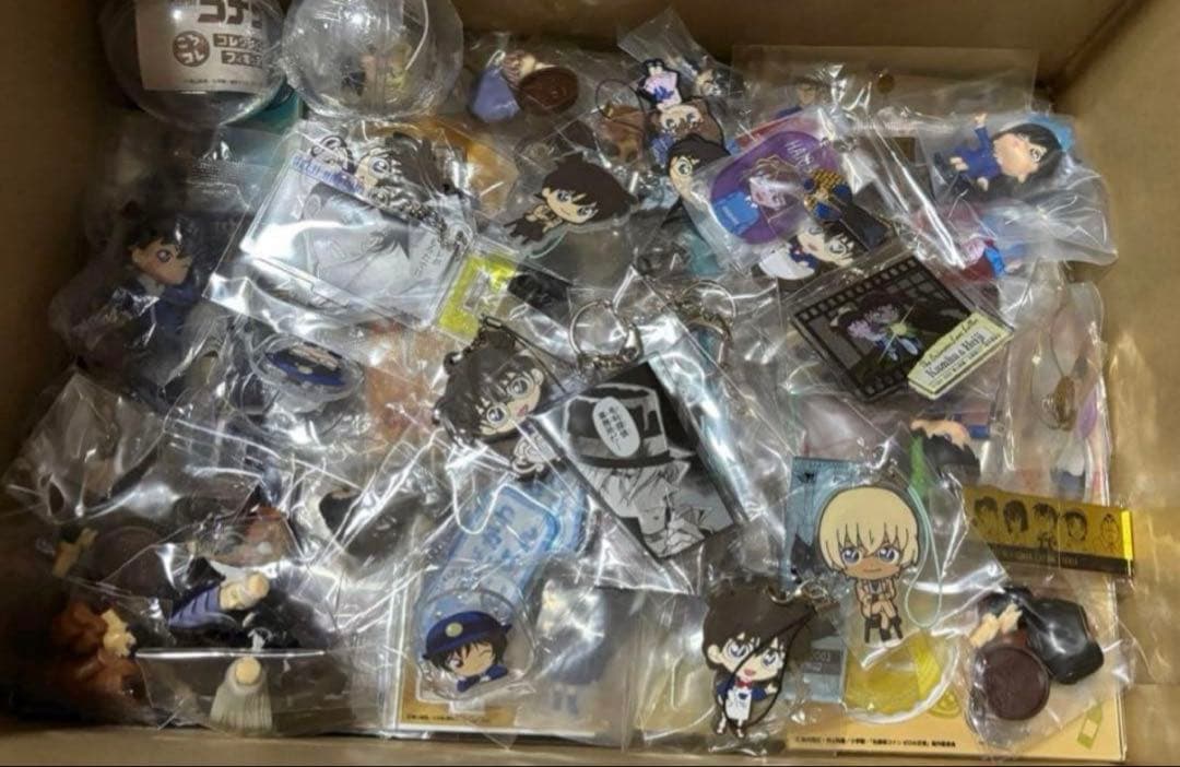 名探偵コナン 缶バッジ アクリルスタンド キーホルダー まとめ売り 300個以上