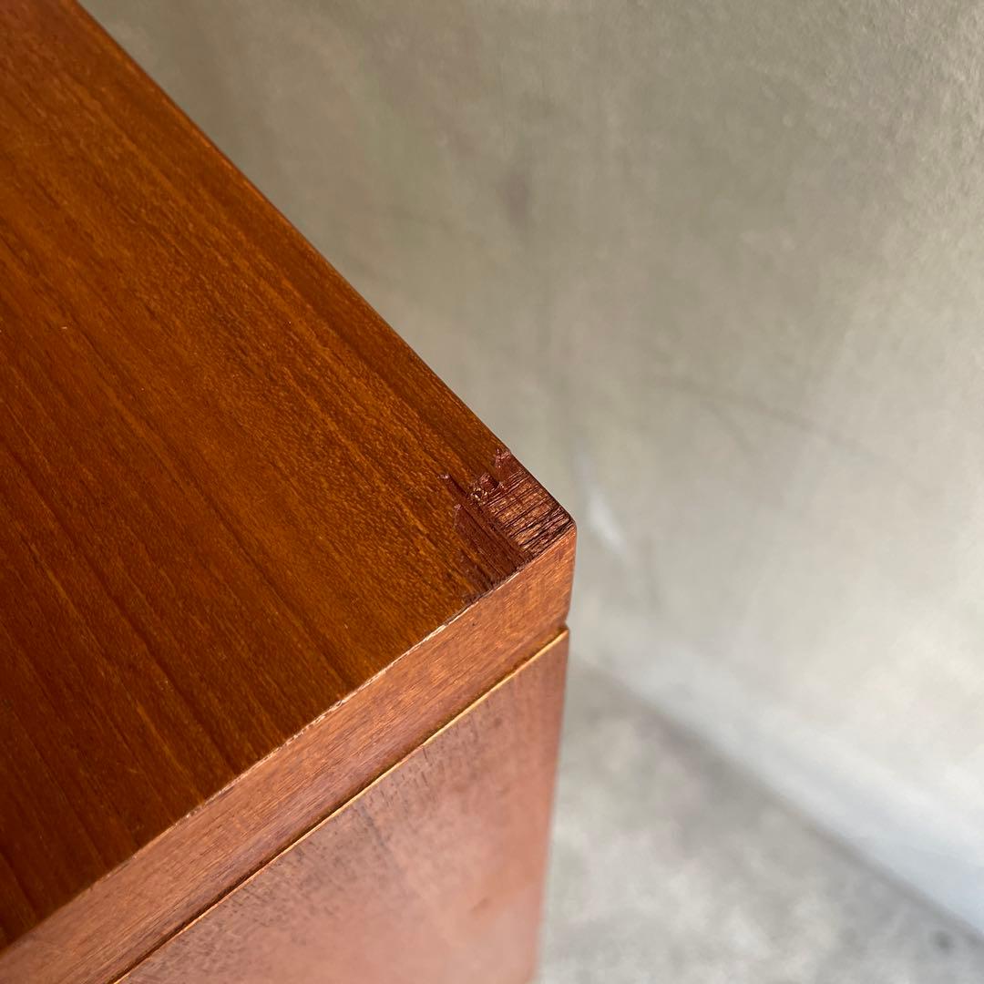 北欧スタイル　ガラス扉キャビネット 収納