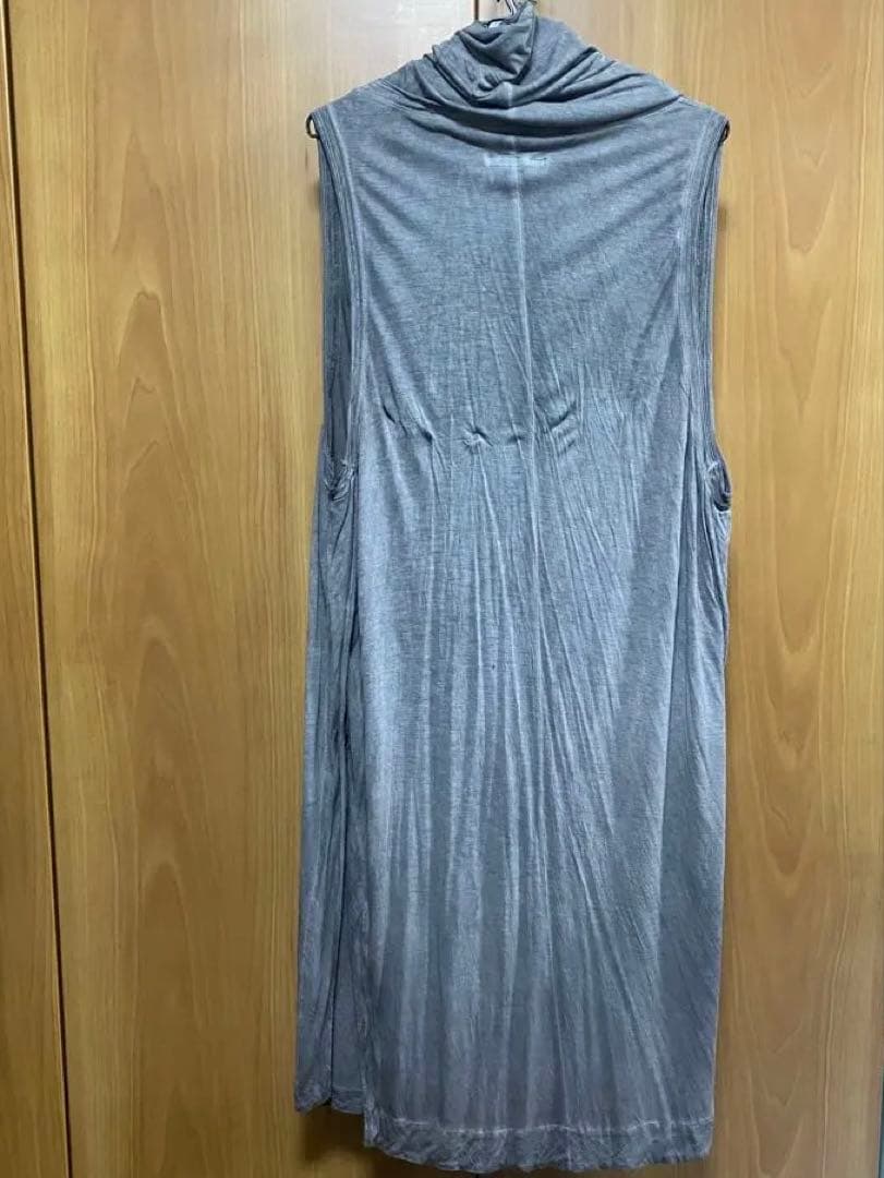 MA_JULIUS グレー ドレープネック ノースリーブトップス