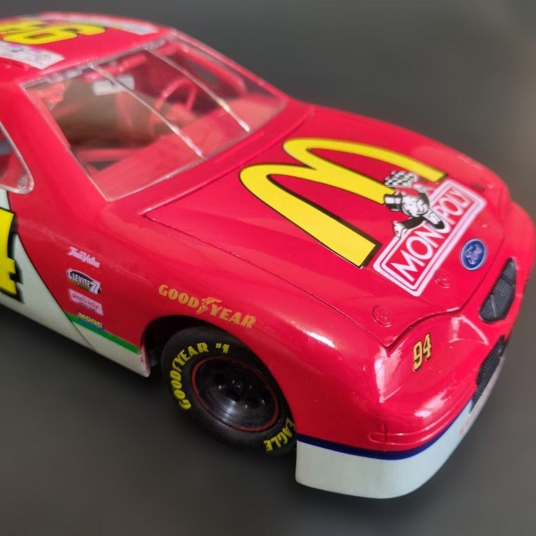 1/18ミニカー　 NASCAR FORD THUNDERBIRD#94