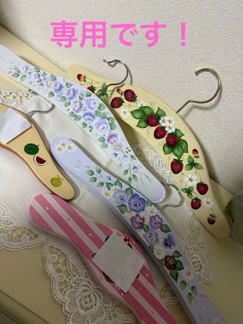 トールペイント作品　手描きデザインの木製ハンガー5本セット