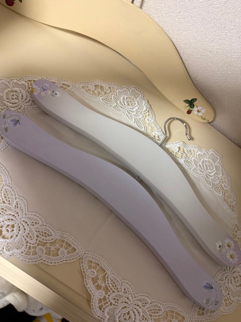 トールペイント作品　手描きデザインの木製ハンガー5本セット