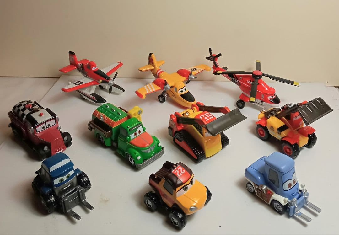 トミカディズニープレーンズ10台