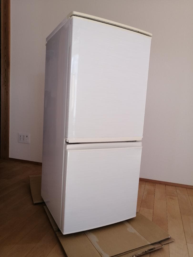 シャープ ノンフロン冷凍冷蔵庫 SJ-14X-W 137L, 2013年製
