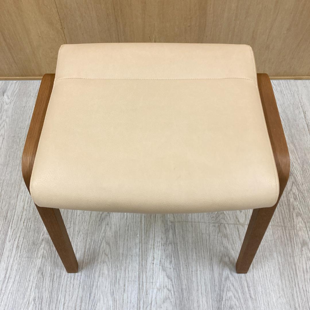 【カリモク】スツール　スタッキングチェア　椅子