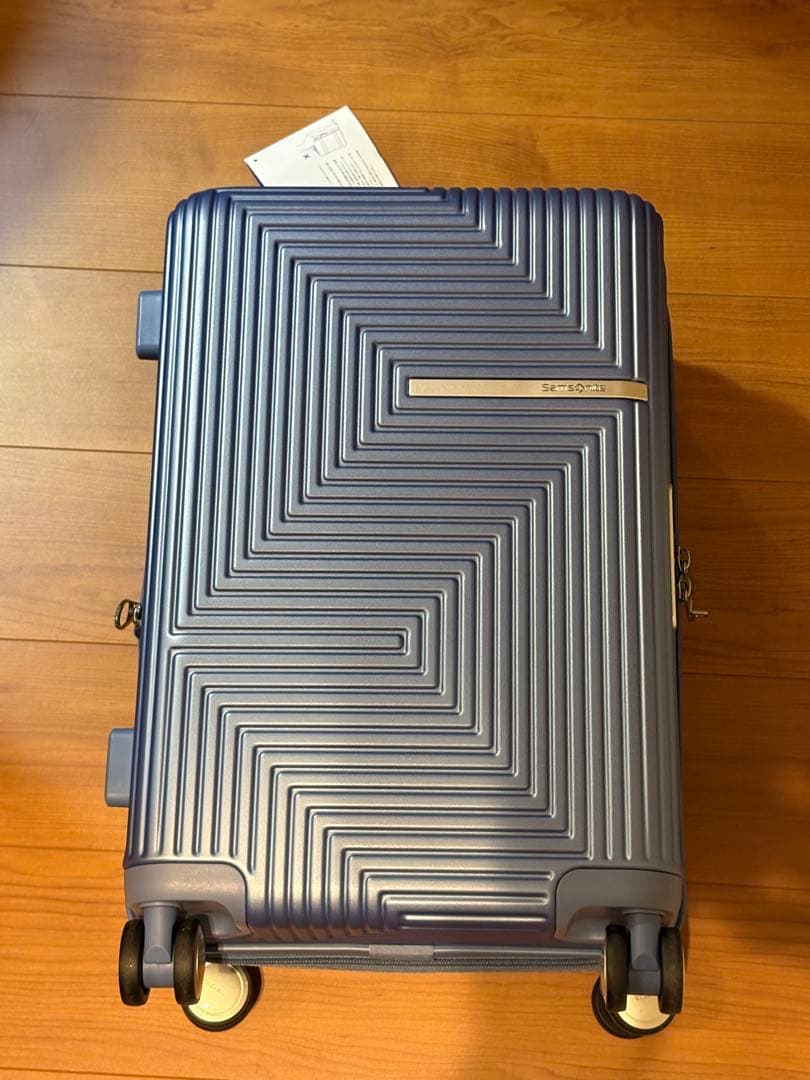 機内持ち込み可　〜3泊用　サムソナイト　キャリーケース　AZIO SPINNER