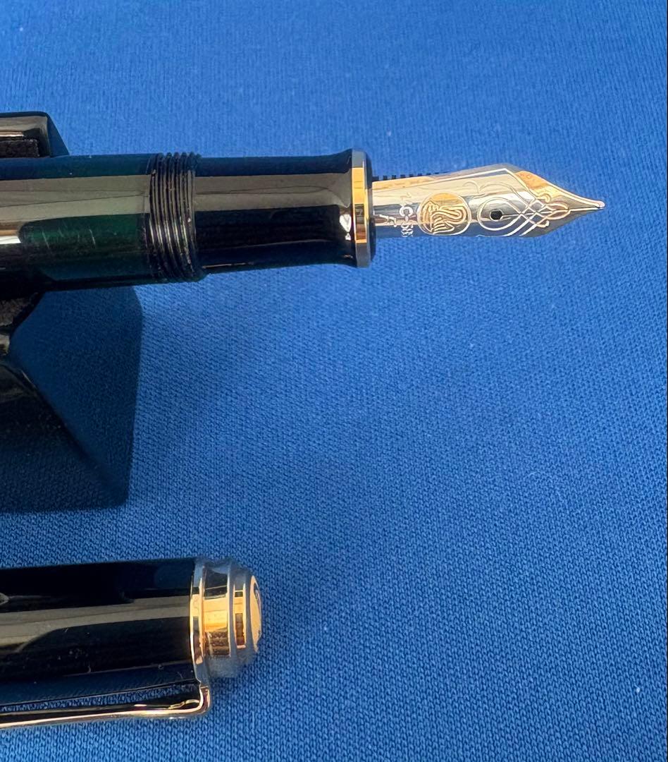 正規輸入品　ペリカン万年筆　スーべレーンM600 F スワンロゴ付き万年筆 黒