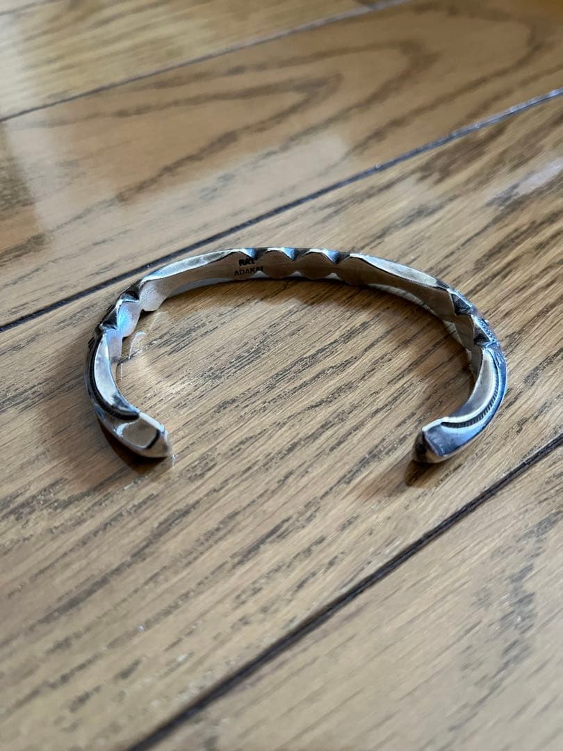 Hilo　　ナバホ族 レイアダカイ シルバーバングル