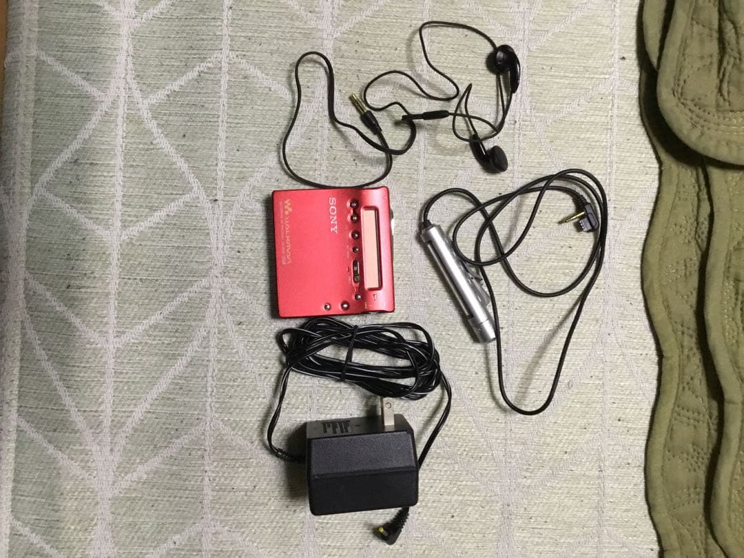 美品 SONY MZ-R900 WALKMAN ソニー MDウォークマン 赤