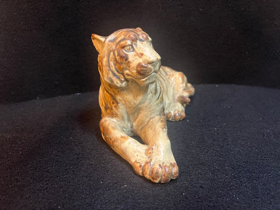陶器製虎の彫刻　置物