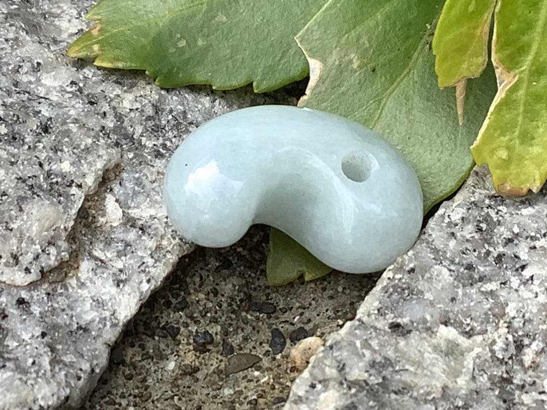 ✳天啓‼️ 極上糸魚川翡翠勾玉アイスジェイド*氷　一生もの　御守り　鑑定鑑別書付‼️