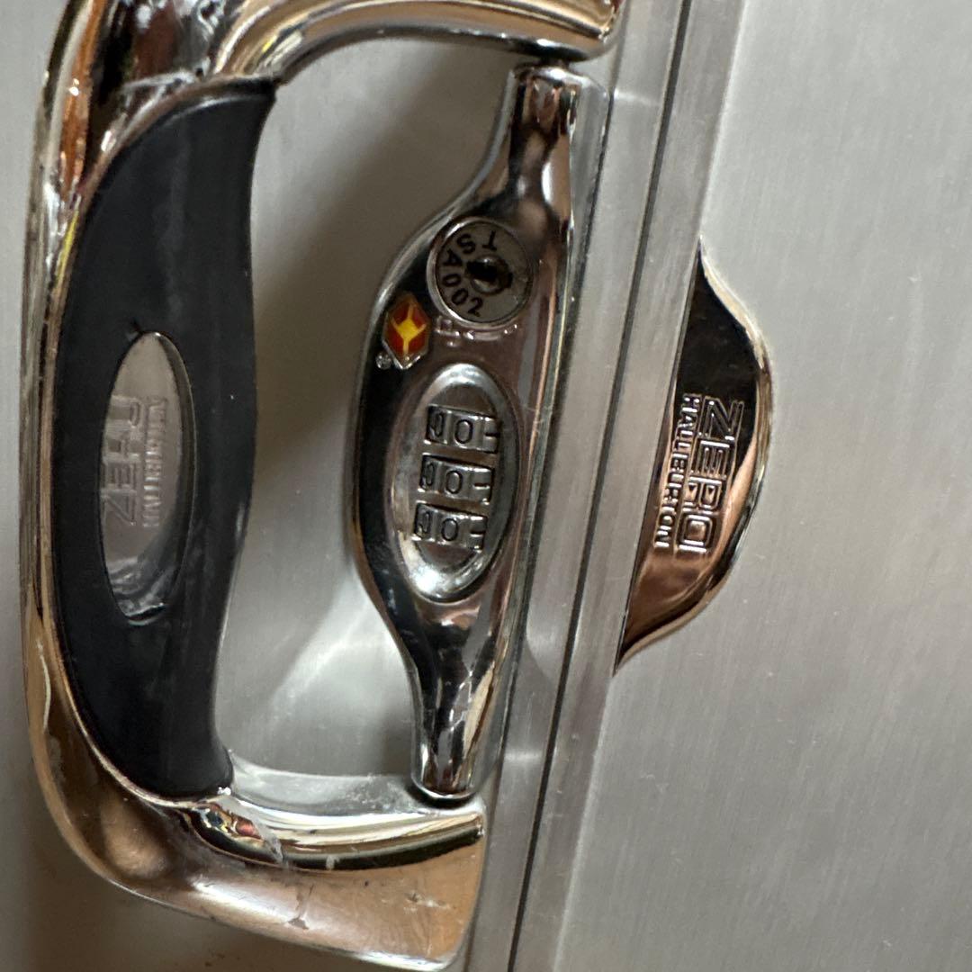 専用品　稀少品【レアな女性用】機内持込可ゼロハリバートン　アルミ製キャリーケース