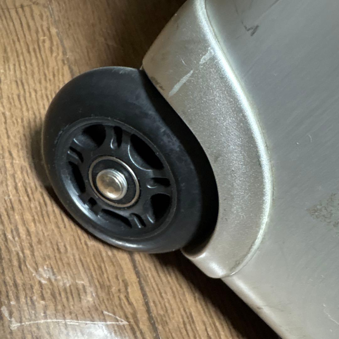 専用品　稀少品【レアな女性用】機内持込可ゼロハリバートン　アルミ製キャリーケース