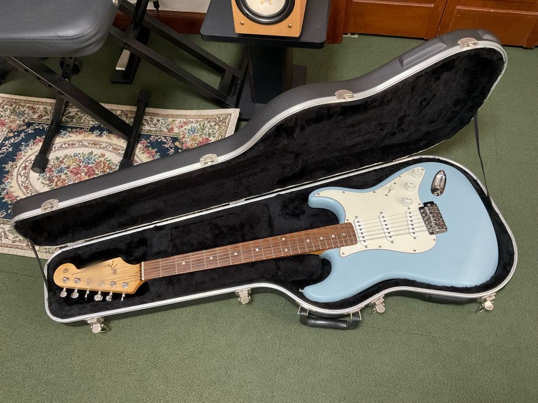 ストラトキャスター　タイプ　マットブルー