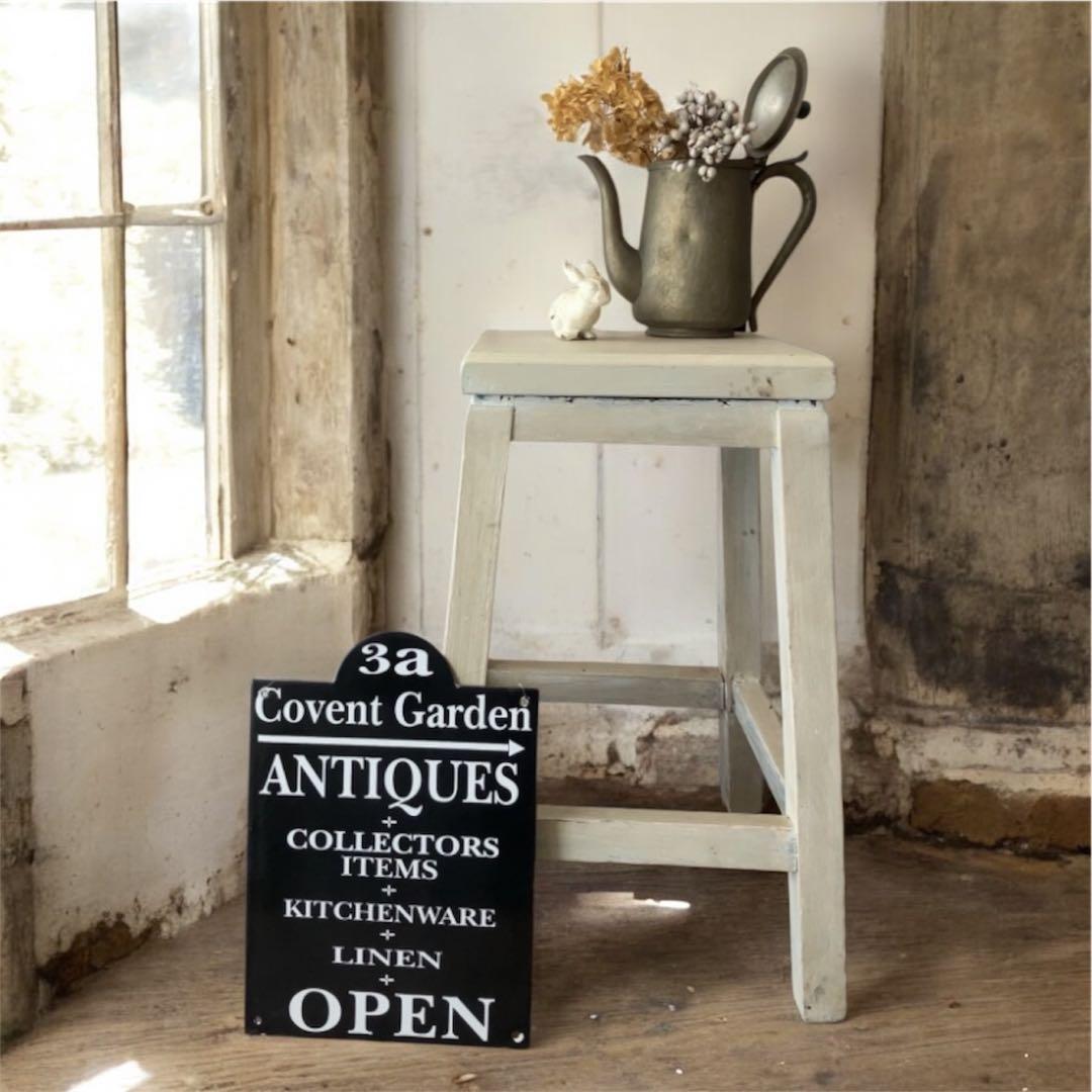 ヴィンテージ　古道具　ホワイトスツール　スクエア　椅子　飾り棚