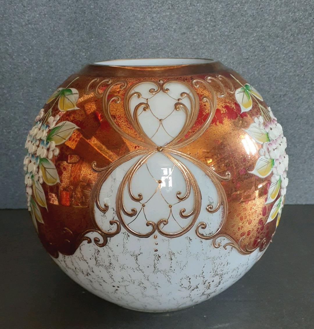 BOHEMIA GLASS　ボヘミアガラス　盛金彩　陽刻藤の花図　花瓶　オブジェ