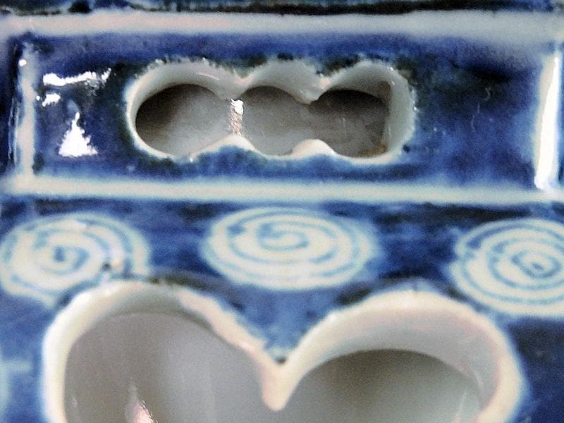 古伊万里　染付　壺型透かし 渦巻の図　六角　盃台　E471AS-CGm