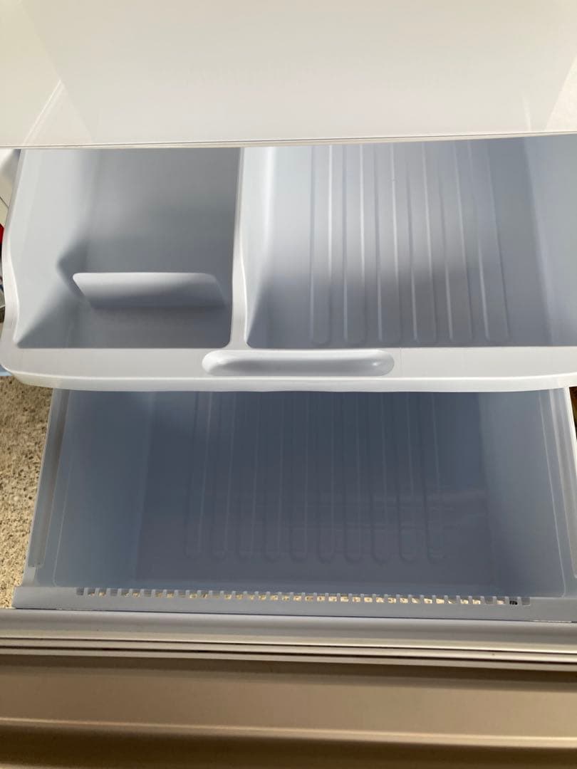 シャープ　冷蔵庫　SJ-GH35G-W 2023年製