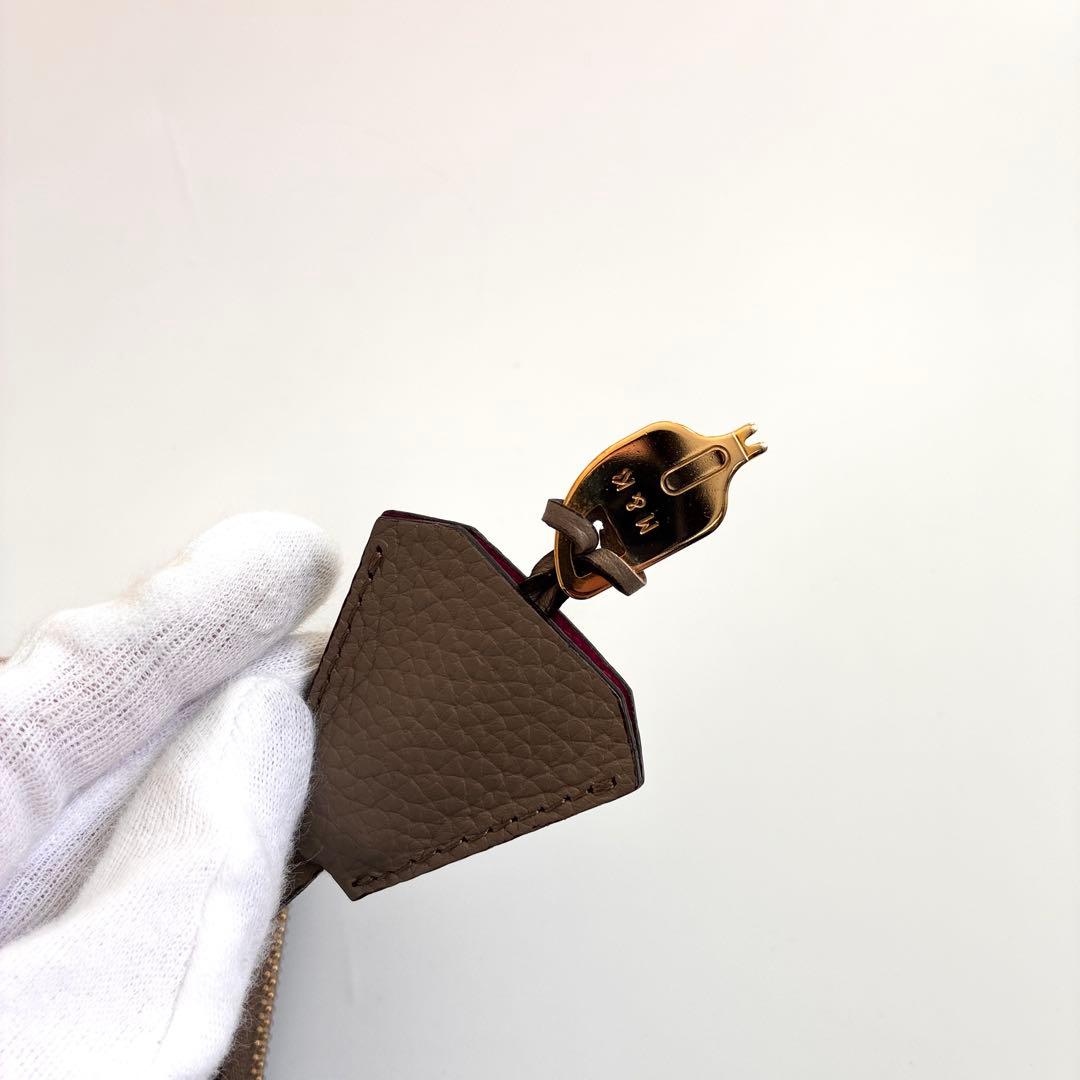 A.D.M.J. チェーン　ショルダーウォレット　レザー　グレー トープ ピンク