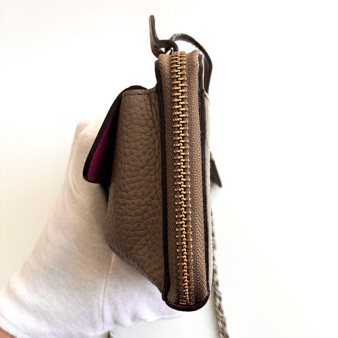 A.D.M.J. チェーン　ショルダーウォレット　レザー　グレー トープ ピンク