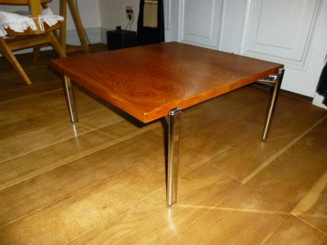 英国アンティークのコーヒーテーブル