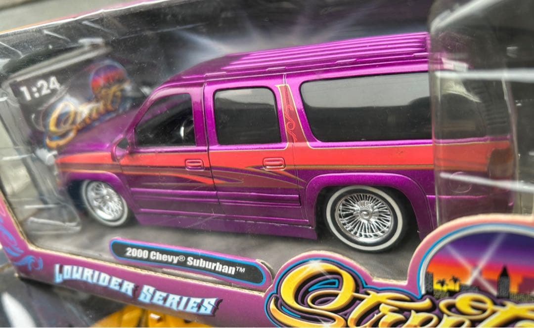 ミニカー Jada TOYS 1/24 2000 Chevy Suburban