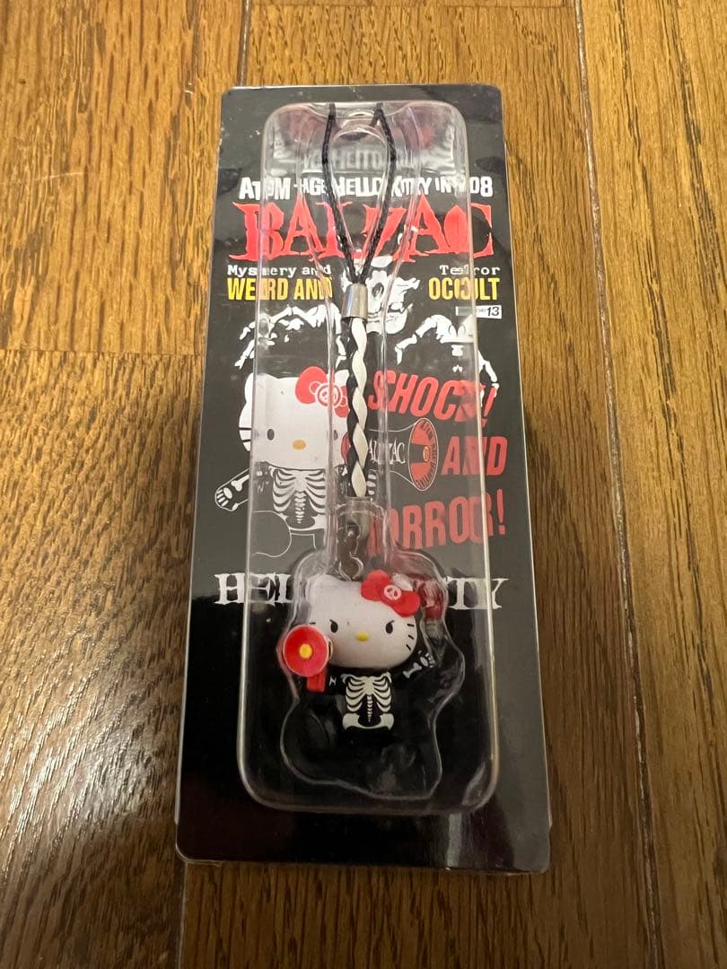 バルザック×ハローキティ 骸骨デザインキーホルダー