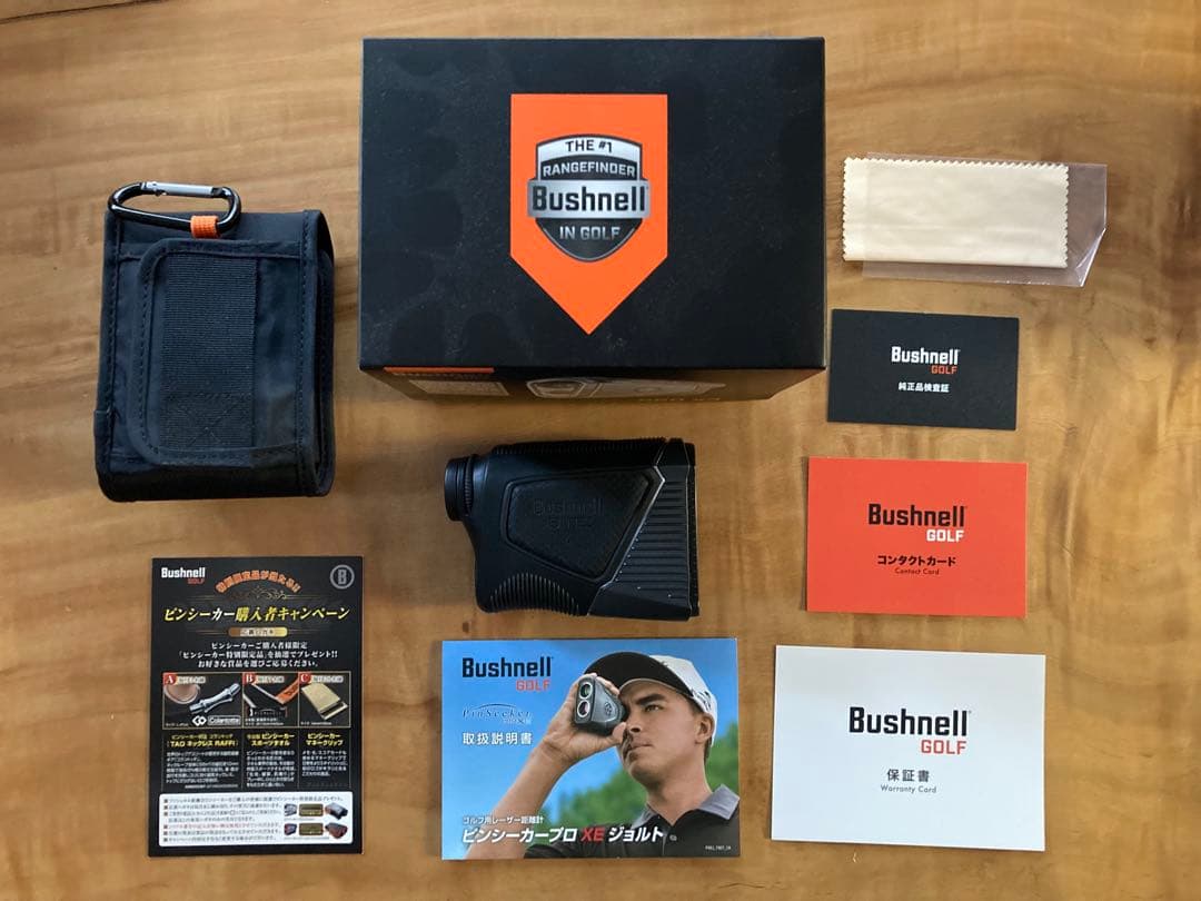 Bushnell PRO XEゴルフ用距離計 本体と付属品