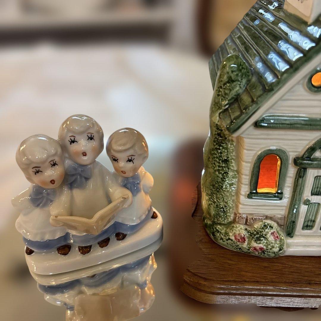 教会と聖歌隊のオブジェ