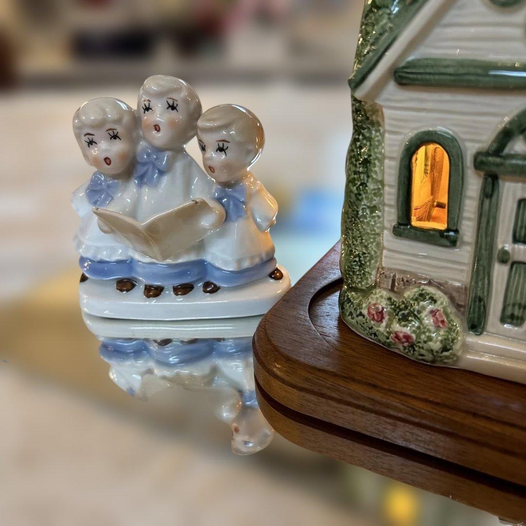 教会と聖歌隊のオブジェ