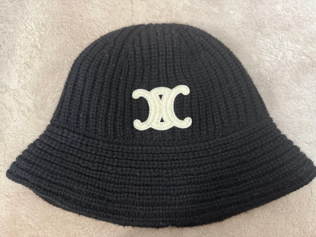 セリーヌ　トリオンフ　ニット帽