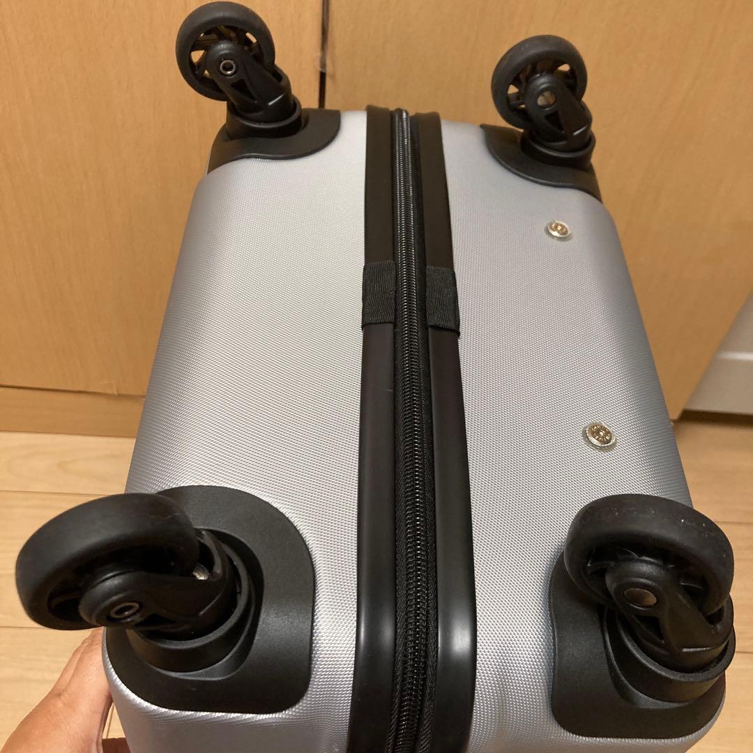 トミーヒルフィガー　スーツケース　機内持込み　Sサイズ ハードケース　シルバー