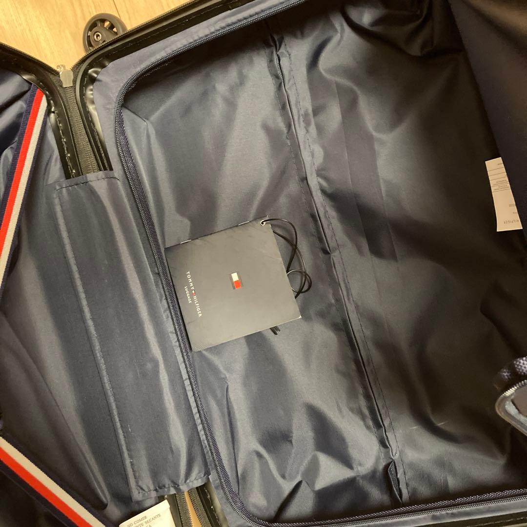 トミーヒルフィガー　スーツケース　機内持込み　Sサイズ ハードケース　シルバー