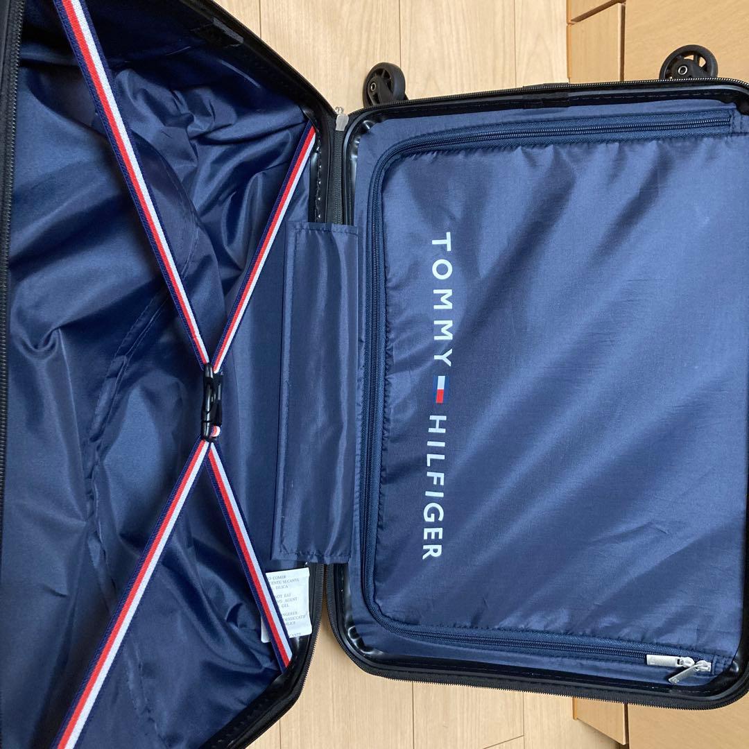 トミーヒルフィガー　スーツケース　機内持込み　Sサイズ ハードケース　シルバー