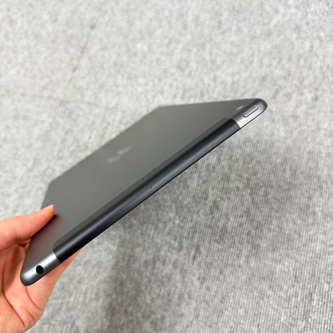 iPad 第7世代 32GB Wi-Fi + Cellular スペースグレイ