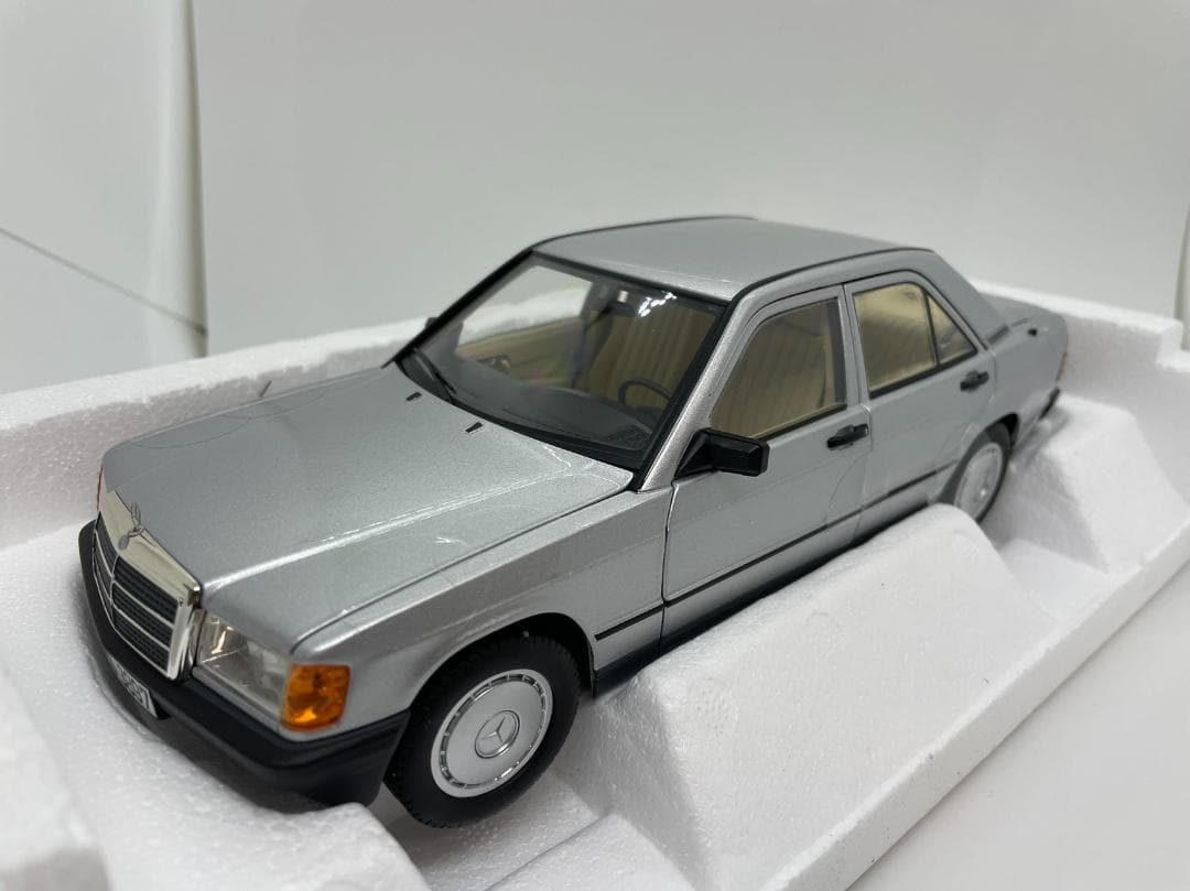 304-033 ノレブ 1/18 メルセデスベンツ 190E 1982