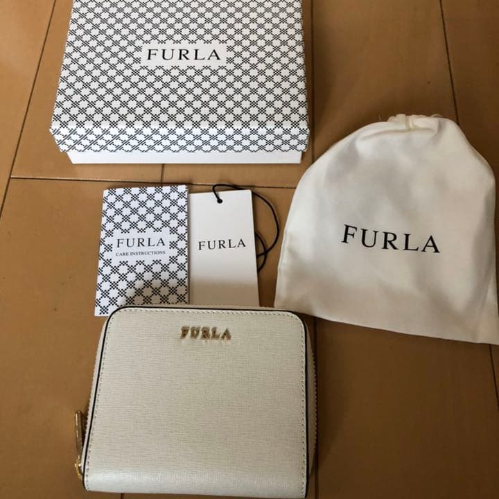 新品未使用♡フルラ お財布 ラウンドファスナー