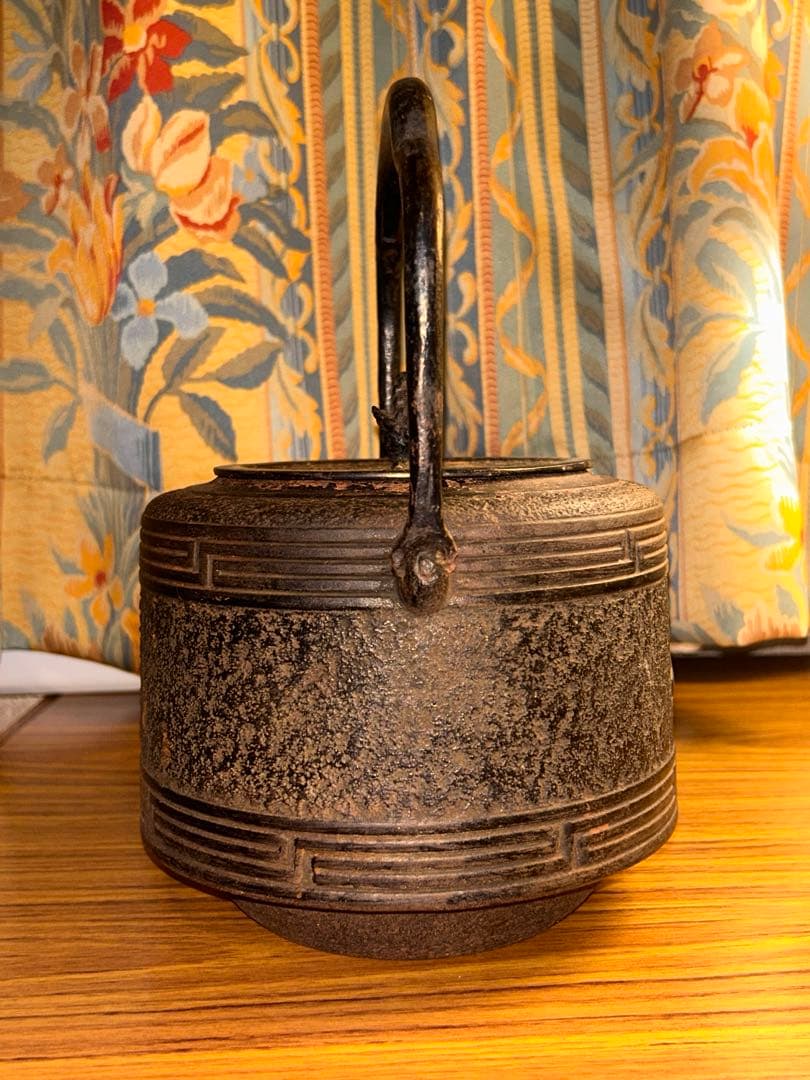 銘 南部鉄器 岩鋳 松の実摘み 寿 鉄瓶 記念日寄贈名あり　茶道具 骨董　当時物