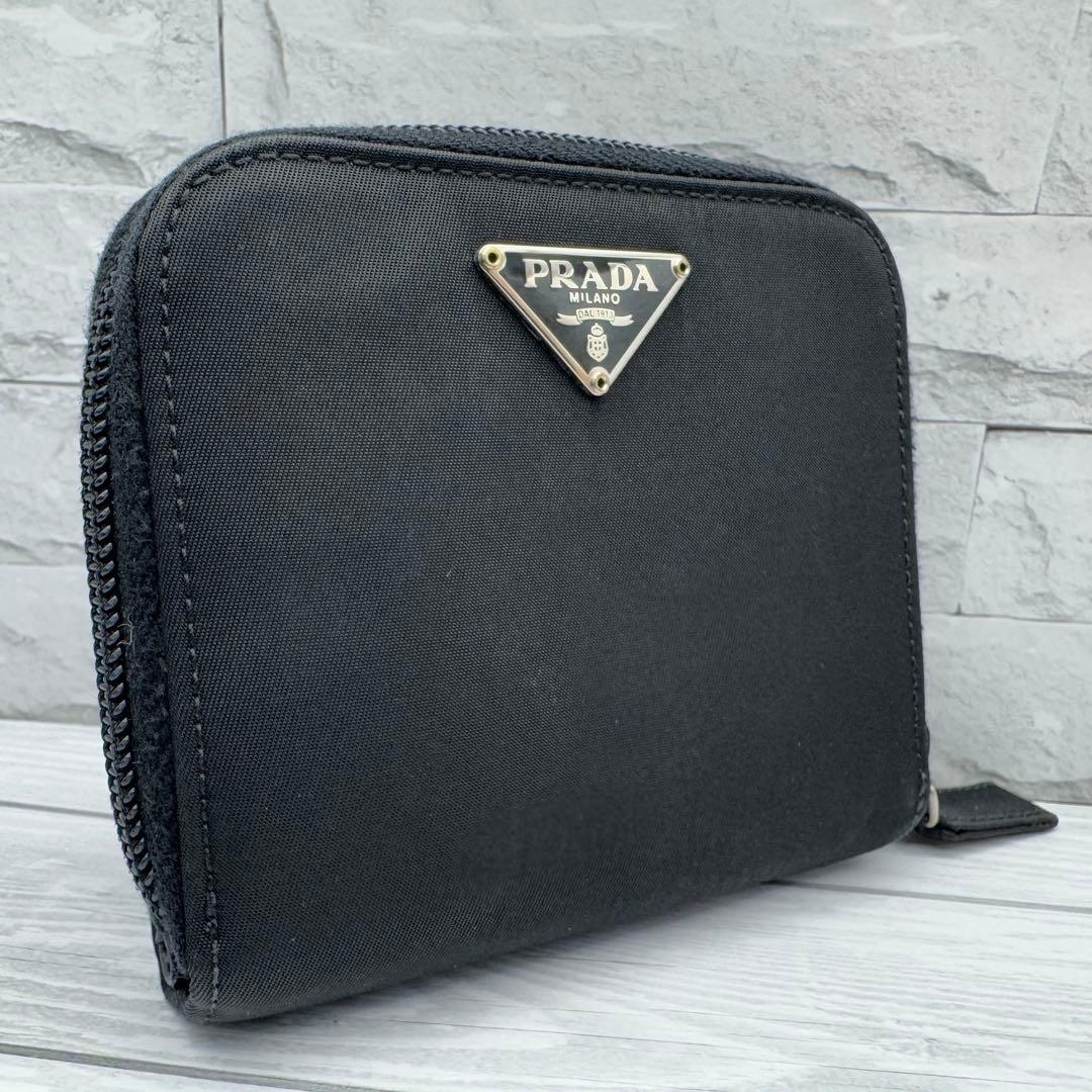プラダ　二つ折り財布　ラウンドファスナー　三角ロゴ　ナイロン　ブラック