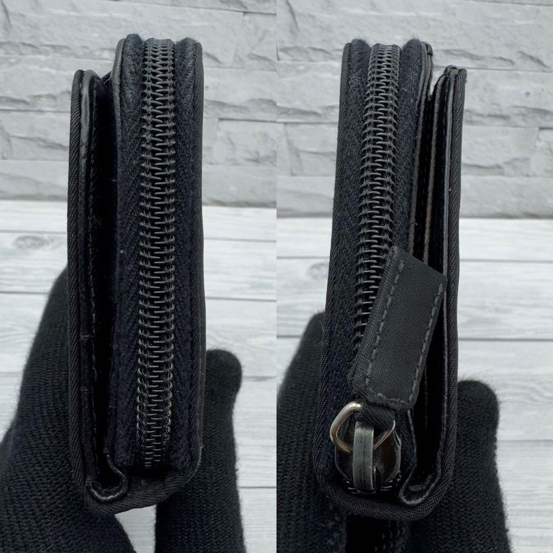 プラダ　二つ折り財布　ラウンドファスナー　三角ロゴ　ナイロン　ブラック