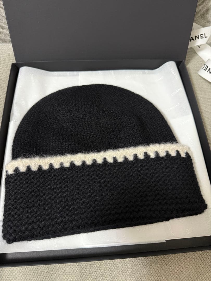 値下げ！新品未使用　シャネル　ニット帽　黒白　CCマーク 超希少