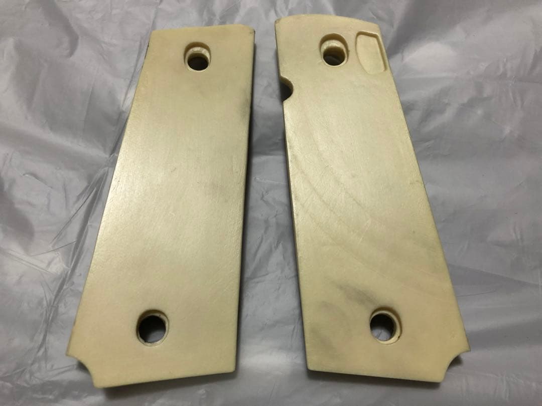 モデルワークスグレネード　ぐり子さん　コルトガバメント用レリーフグリップ