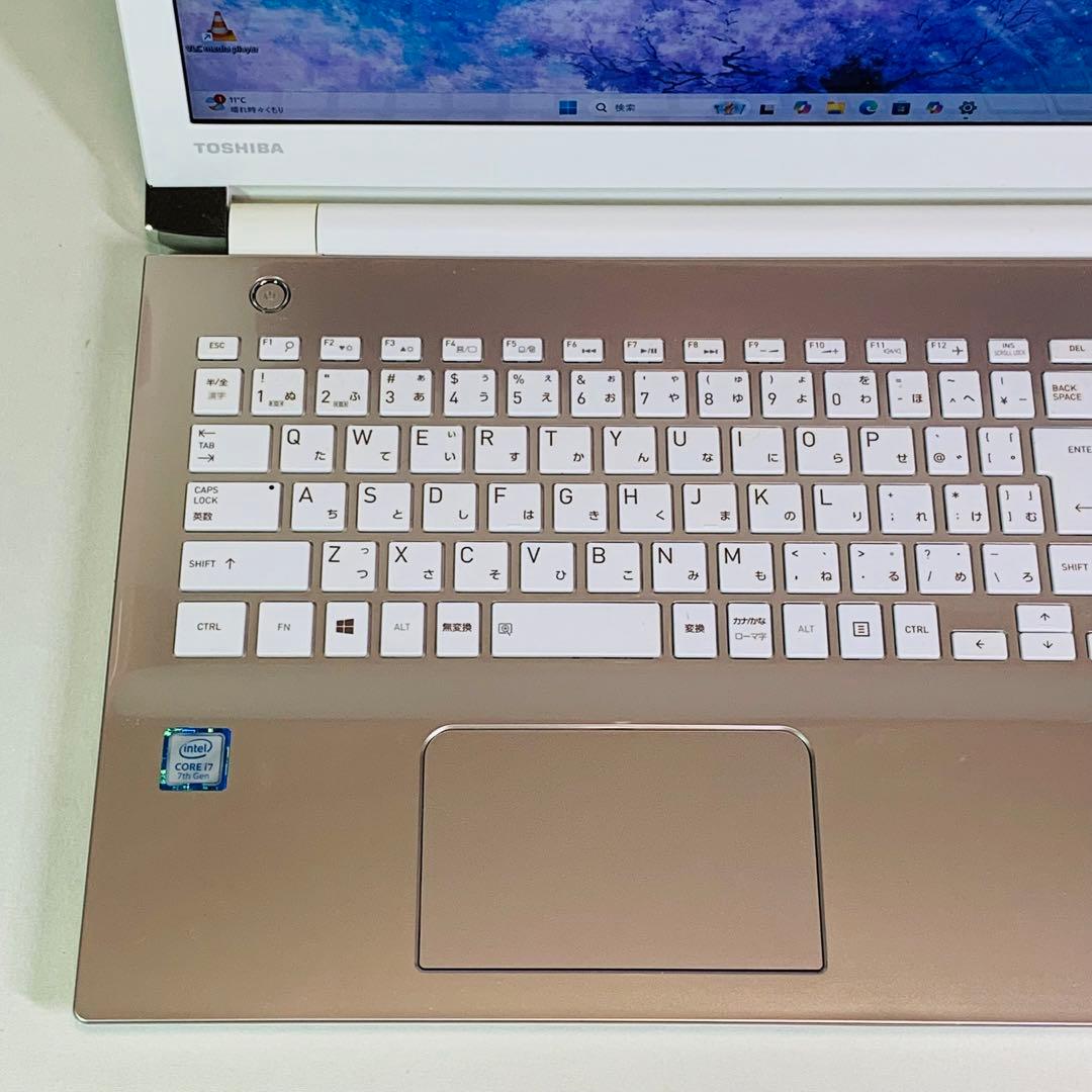 Core i7✨SSD1TB✨32GB✨カメラ✨東芝✨ゴールド✨ノートパソコン